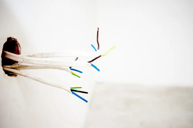 A close up of some wires with different colors